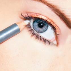 как правильно накрасить глаза с помощью карандаша